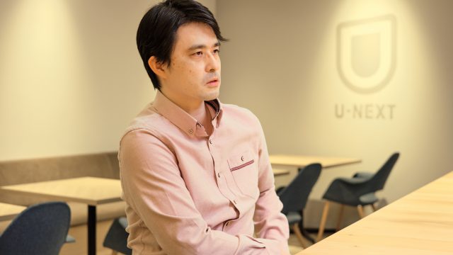 柿元様と会社ロゴ